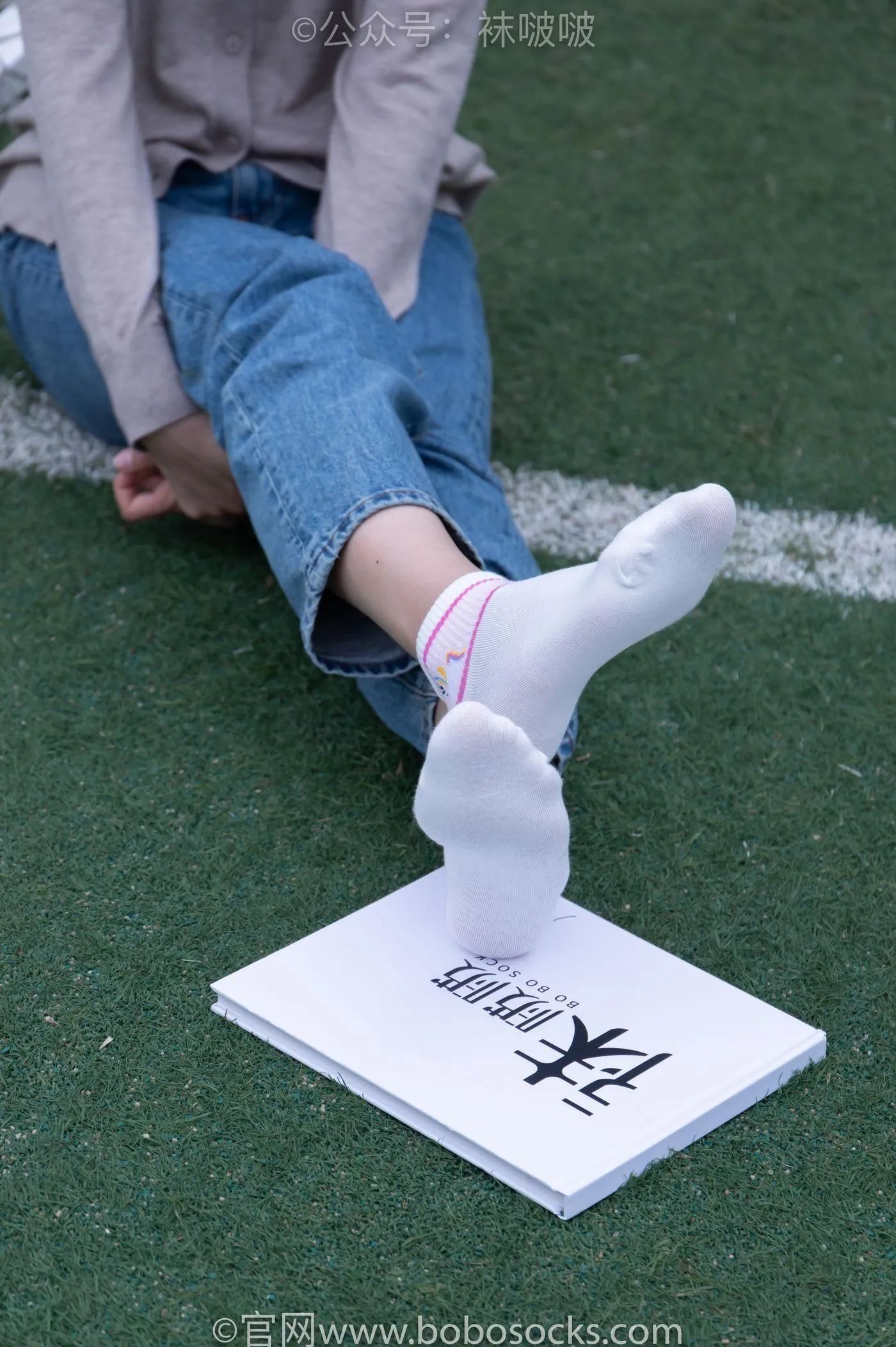 [BoBoSocks袜啵啵]NO.004 泡芙-vans帆布鞋、白棉袜、裸足 [127P]插图3